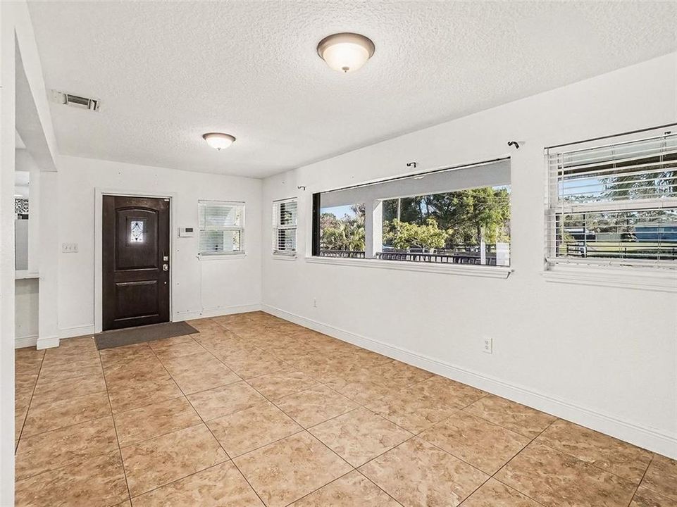 For Sale: $1,000,000 (6 beds, 4 baths, 4457 Square Feet)