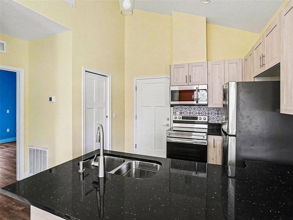 For Sale: $1,000,000 (6 beds, 4 baths, 4457 Square Feet)