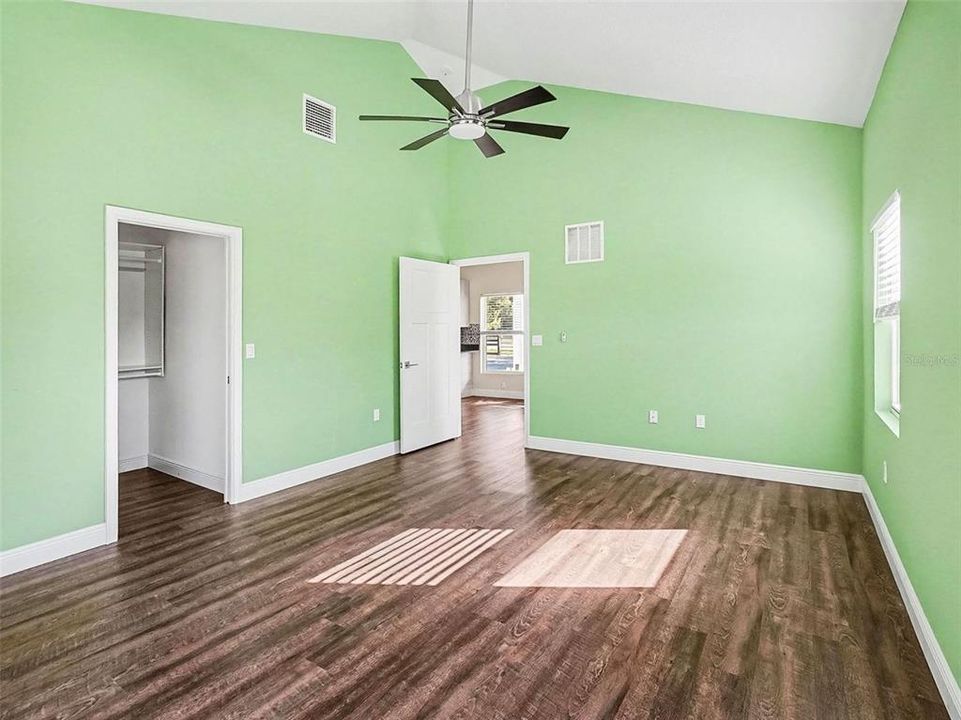 For Sale: $1,000,000 (6 beds, 4 baths, 4457 Square Feet)