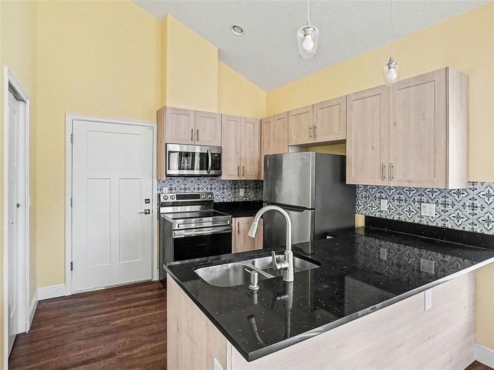 For Sale: $1,000,000 (6 beds, 4 baths, 4457 Square Feet)