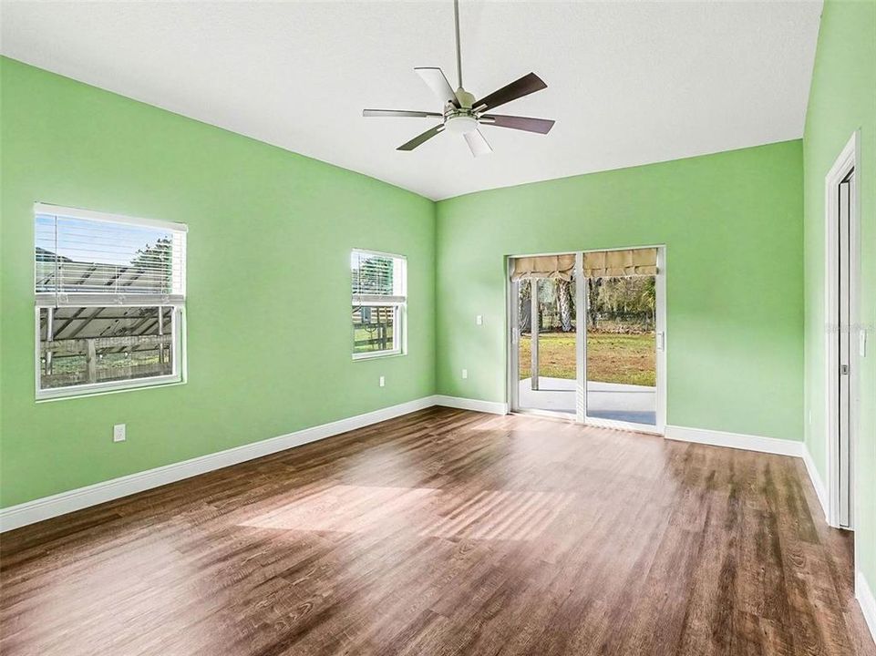 For Sale: $1,000,000 (6 beds, 4 baths, 4457 Square Feet)