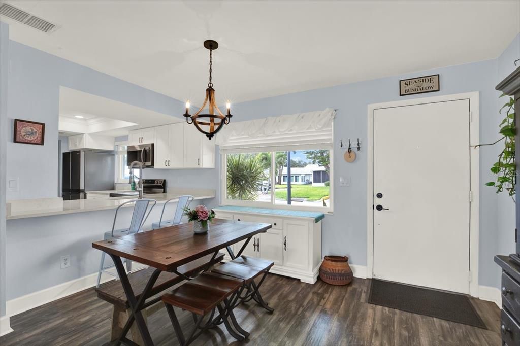 待售: $210,000 (1 贝兹, 1 浴室, 690 平方英尺)