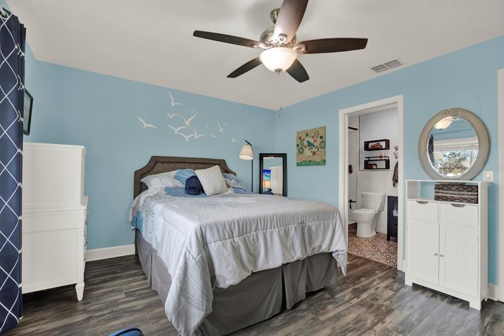 待售: $210,000 (1 贝兹, 1 浴室, 690 平方英尺)