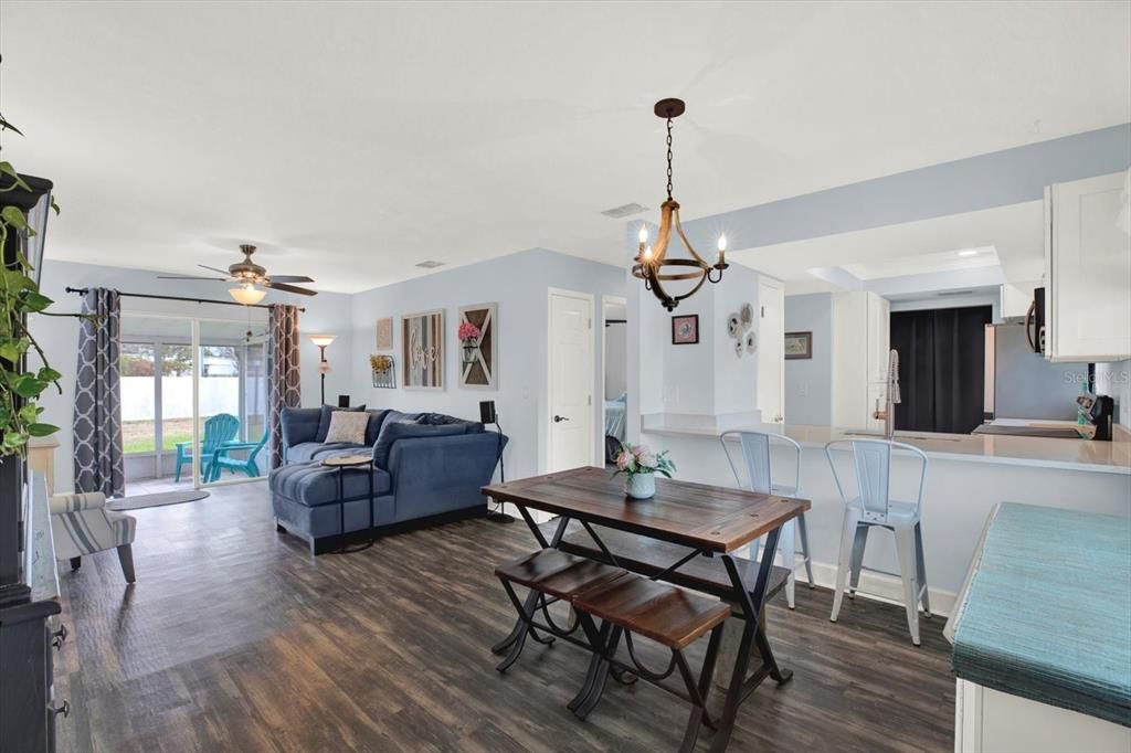 待售: $210,000 (1 贝兹, 1 浴室, 690 平方英尺)