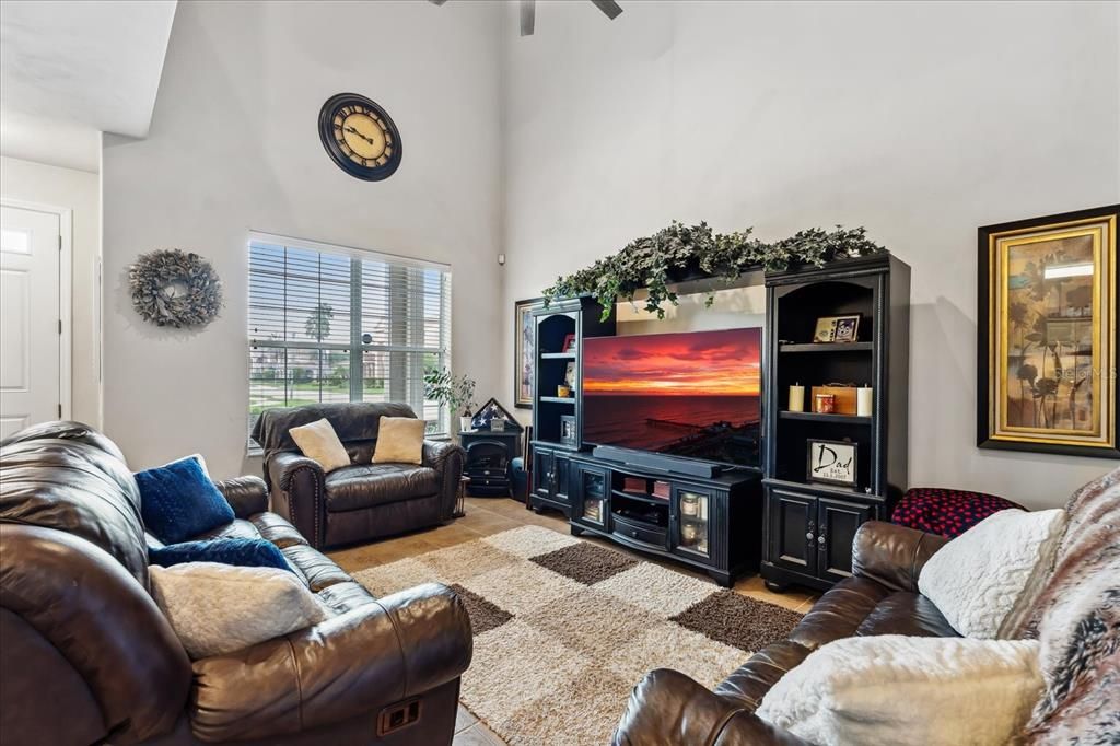 待售: $328,000 (3 贝兹, 3 浴室, 1824 平方英尺)