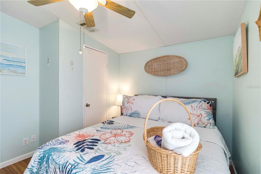 待售: $136,000 (2 贝兹, 2 浴室, 896 平方英尺)