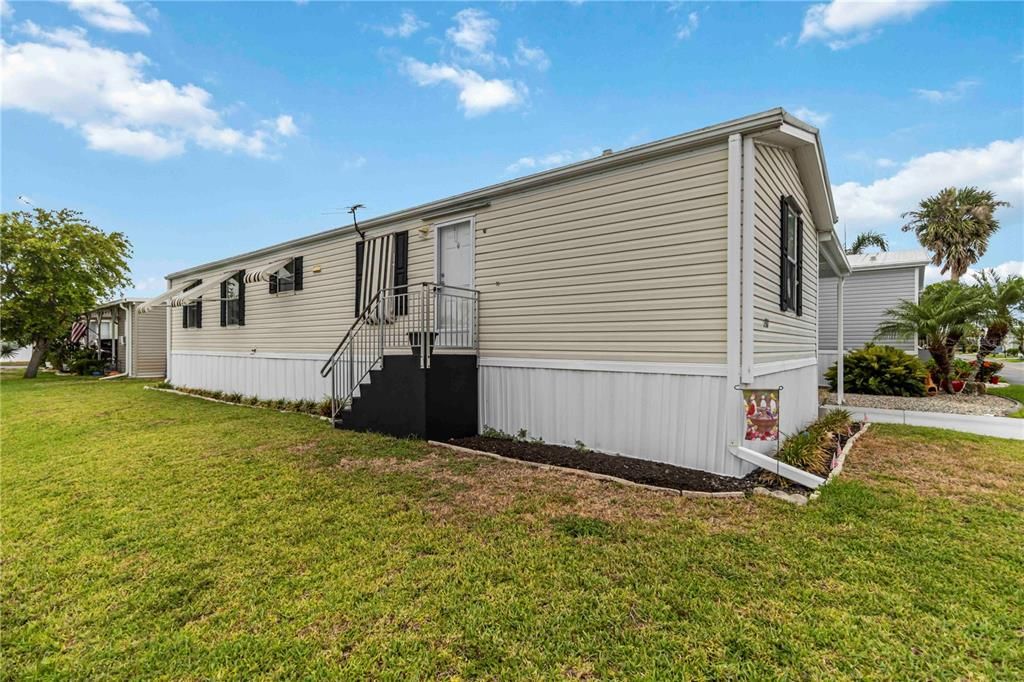 待售: $136,000 (2 贝兹, 2 浴室, 896 平方英尺)