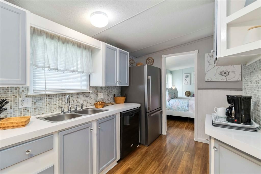 待售: $136,000 (2 贝兹, 2 浴室, 896 平方英尺)