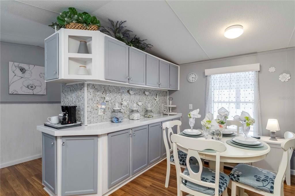 待售: $136,000 (2 贝兹, 2 浴室, 896 平方英尺)