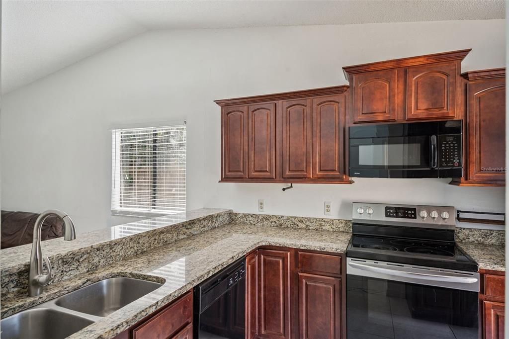 待售: $259,900 (3 贝兹, 2 浴室, 1025 平方英尺)