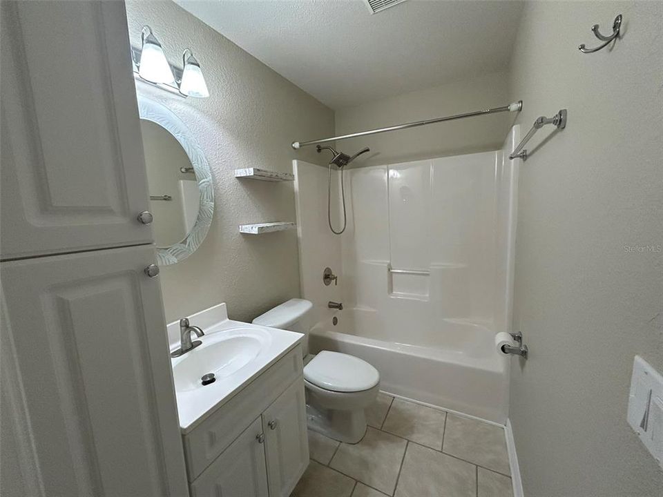 В аренду: $1,900 (3 спален, 2 ванн, 1302 Квадратных фут)