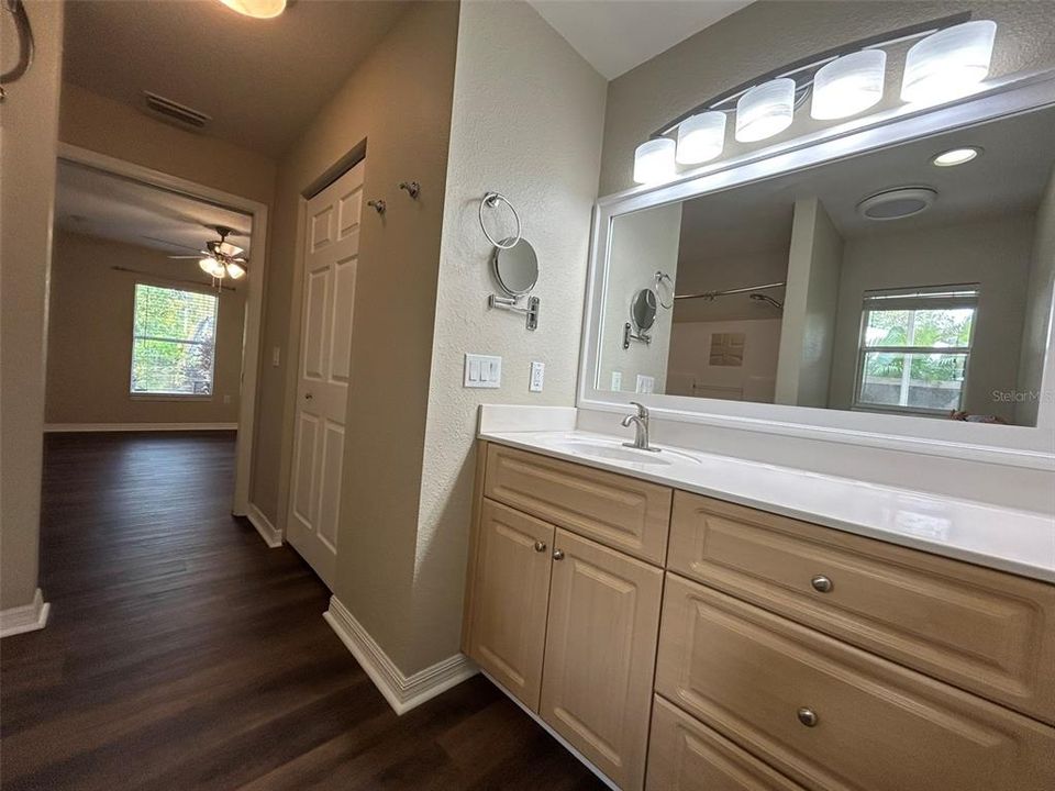 В аренду: $1,900 (3 спален, 2 ванн, 1302 Квадратных фут)