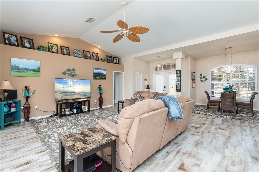 待售: $595,000 (3 贝兹, 2 浴室, 1976 平方英尺)