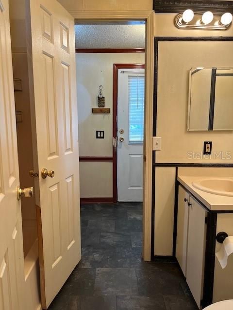 На продажу: $154,500 (2 спален, 2 ванн, 1196 Квадратных фут)