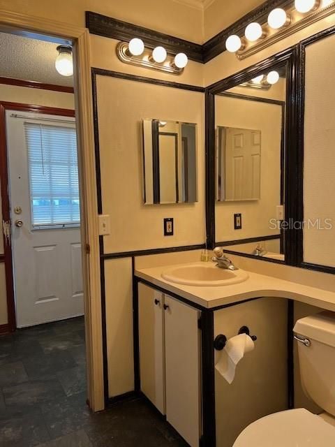 На продажу: $154,500 (2 спален, 2 ванн, 1196 Квадратных фут)