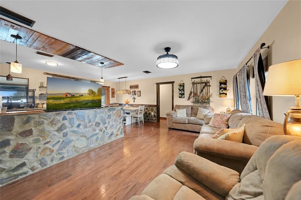 En Venta: $399,000 (3 camas, 2 baños, 1161 Pies cuadrados)