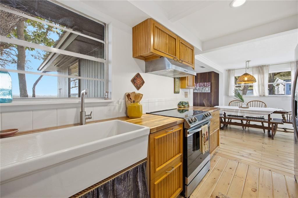 На продажу: $225,000 (2 спален, 1 ванн, 896 Квадратных фут)