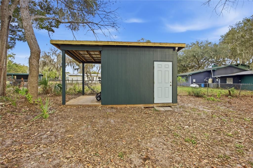 На продажу: $225,000 (2 спален, 1 ванн, 896 Квадратных фут)