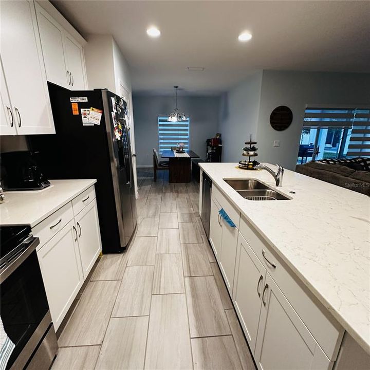 En Venta: $320,000 (4 camas, 3 baños, 1982 Pies cuadrados)