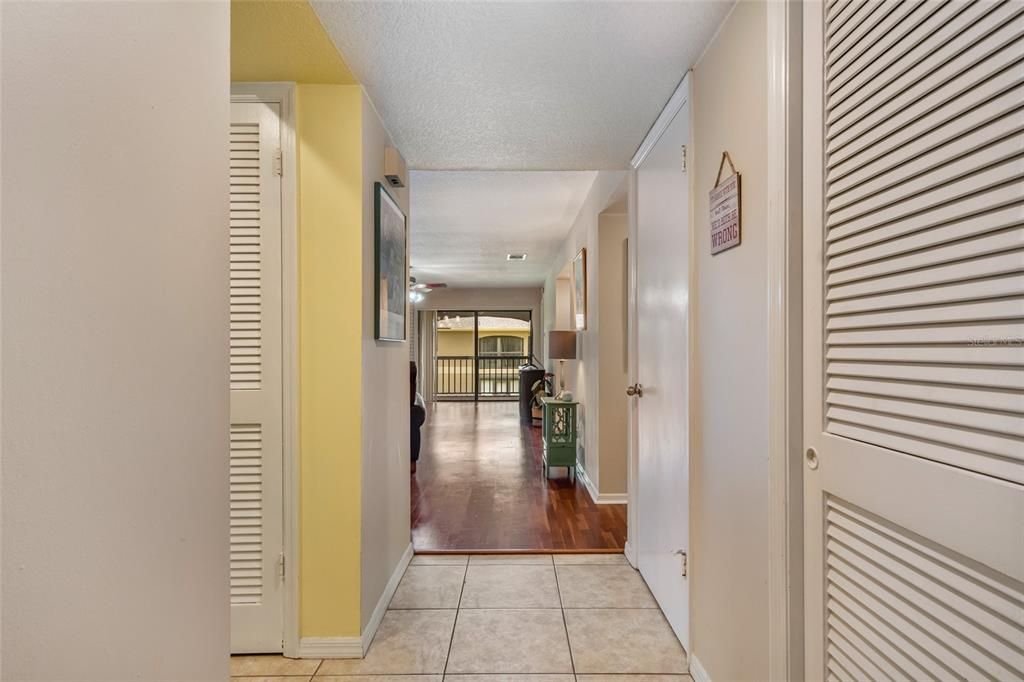 待售: $230,000 (1 贝兹, 1 浴室, 1211 平方英尺)