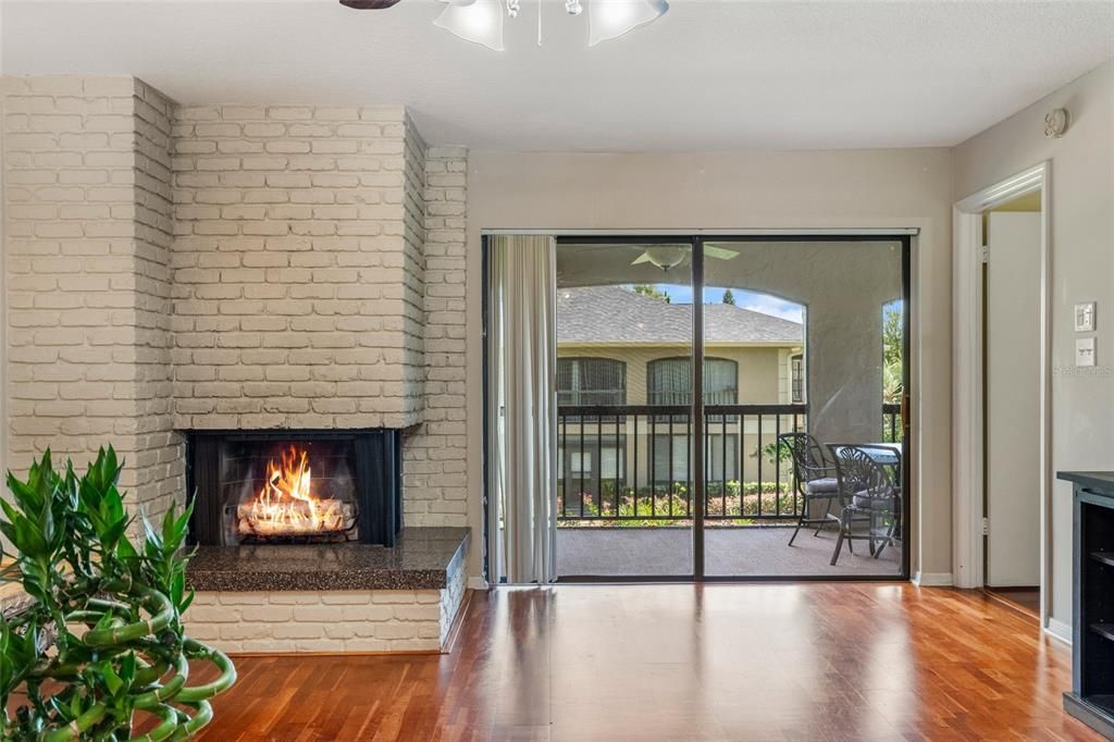 待售: $230,000 (1 贝兹, 1 浴室, 1211 平方英尺)