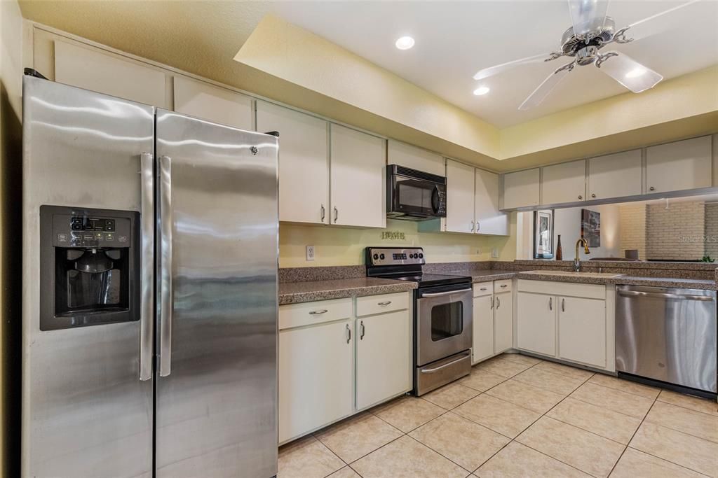 待售: $230,000 (1 贝兹, 1 浴室, 1211 平方英尺)