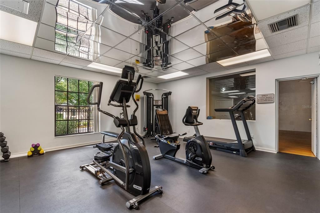 待售: $230,000 (1 贝兹, 1 浴室, 1211 平方英尺)