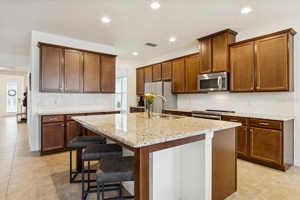 待售: $625,000 (4 贝兹, 3 浴室, 2548 平方英尺)