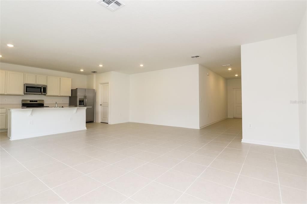 For Rent: $2,025 (5 beds, 2 baths, 2112 Square Feet)