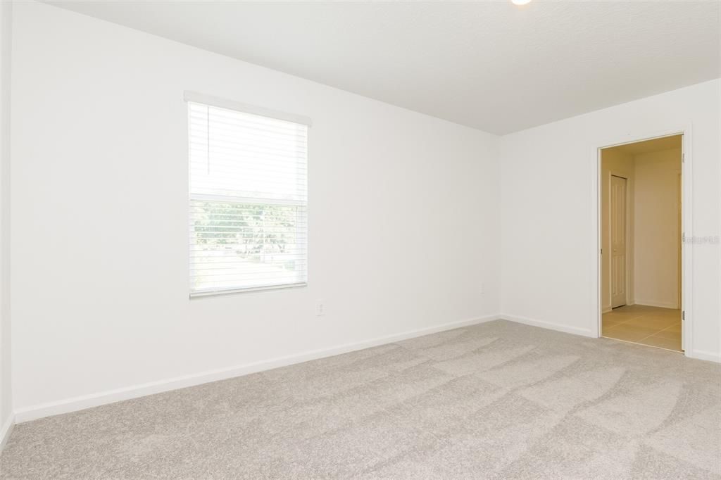 For Rent: $2,025 (5 beds, 2 baths, 2112 Square Feet)