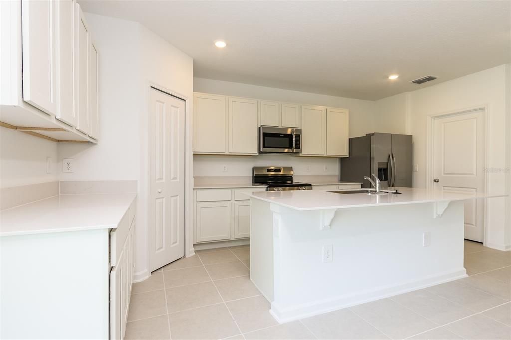 For Rent: $2,025 (5 beds, 2 baths, 2112 Square Feet)