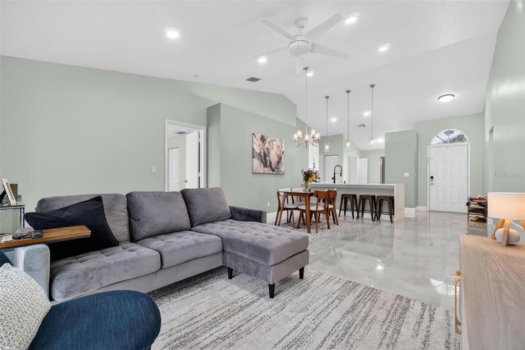 En Venta: $380,000 (3 camas, 2 baños, 1295 Pies cuadrados)