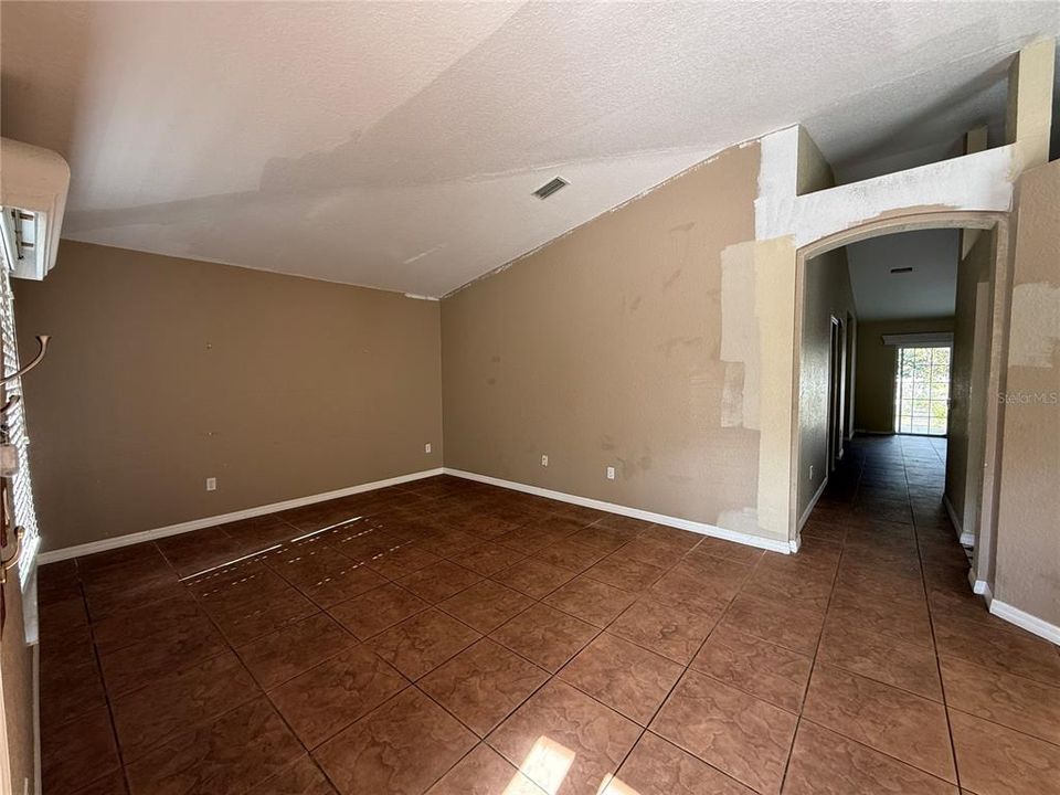 For Sale: $200,000 (3 beds, 2 baths, 1656 Square Feet)