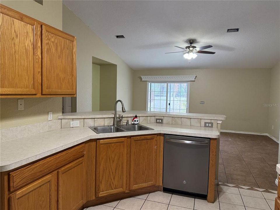 For Sale: $200,000 (3 beds, 2 baths, 1656 Square Feet)