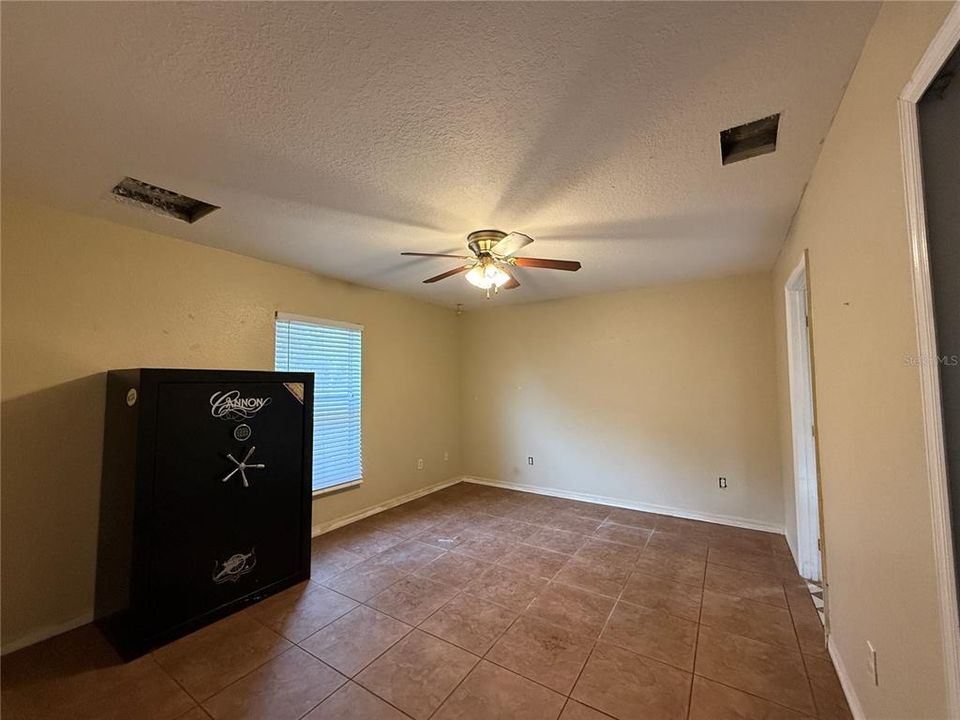 For Sale: $200,000 (3 beds, 2 baths, 1656 Square Feet)