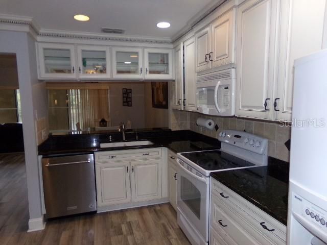 For Sale: $289,000 (3 beds, 2 baths, 1487 Square Feet)