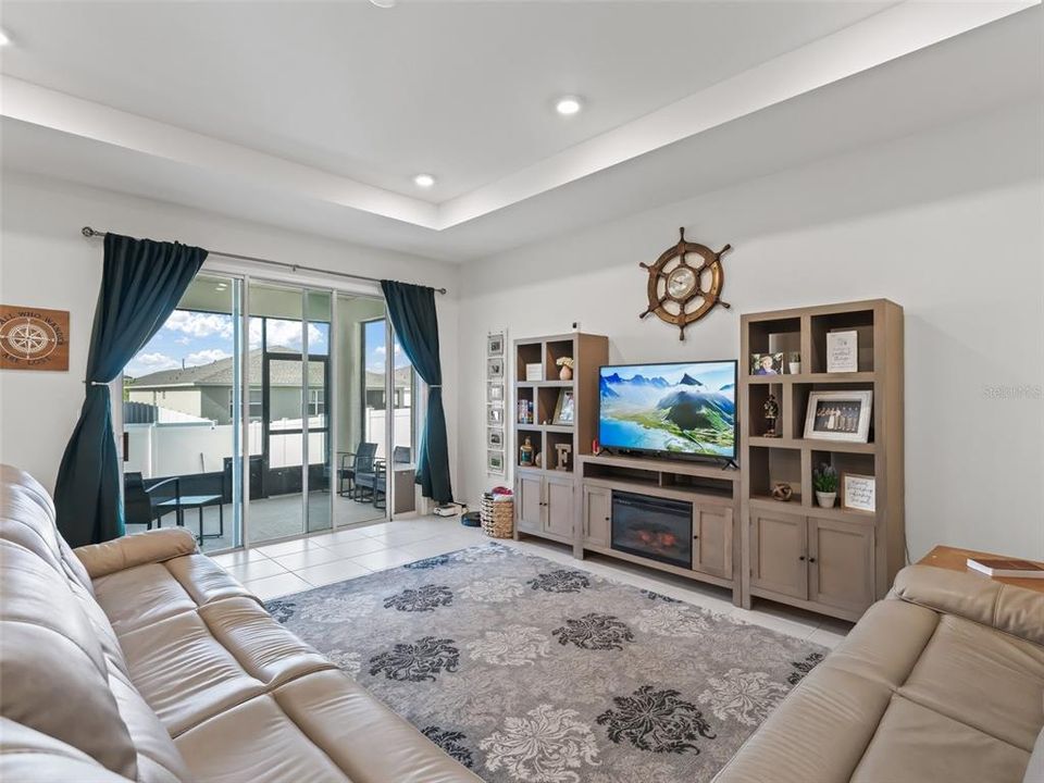 For Sale: $359,900 (4 beds, 2 baths, 1910 Square Feet)