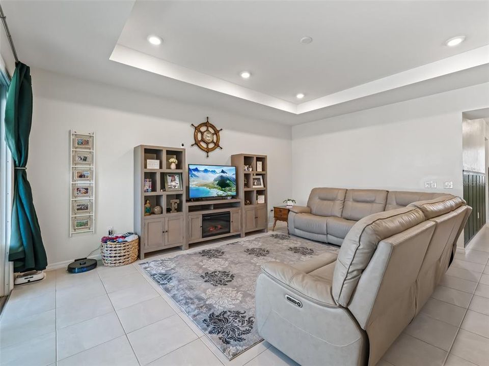 For Sale: $359,900 (4 beds, 2 baths, 1910 Square Feet)