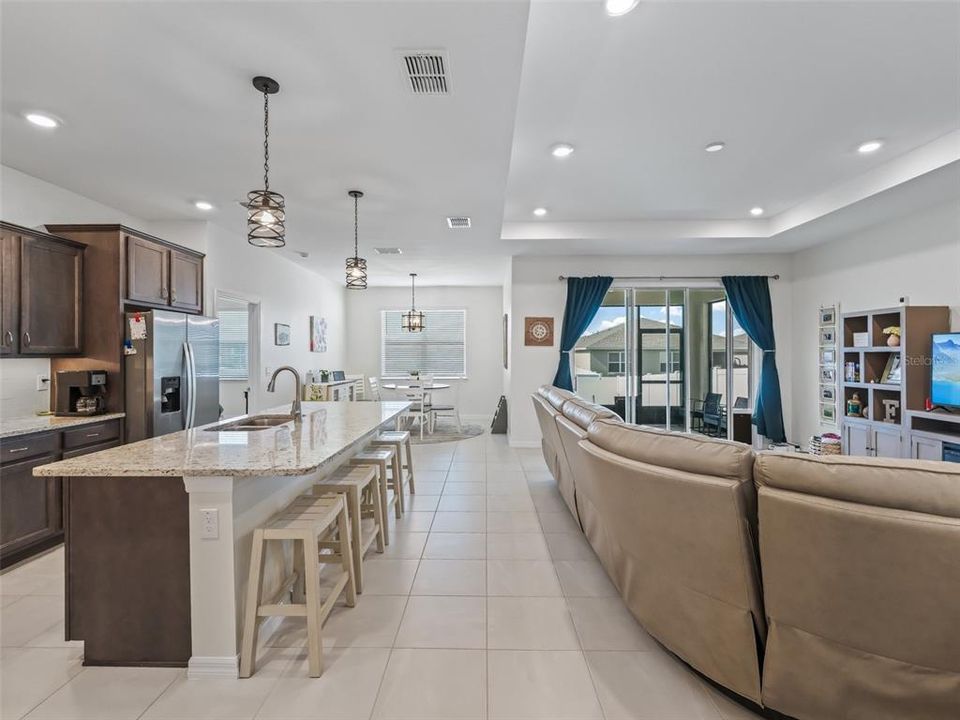 For Sale: $359,900 (4 beds, 2 baths, 1910 Square Feet)