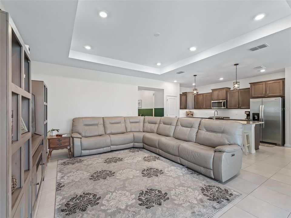 For Sale: $359,900 (4 beds, 2 baths, 1910 Square Feet)