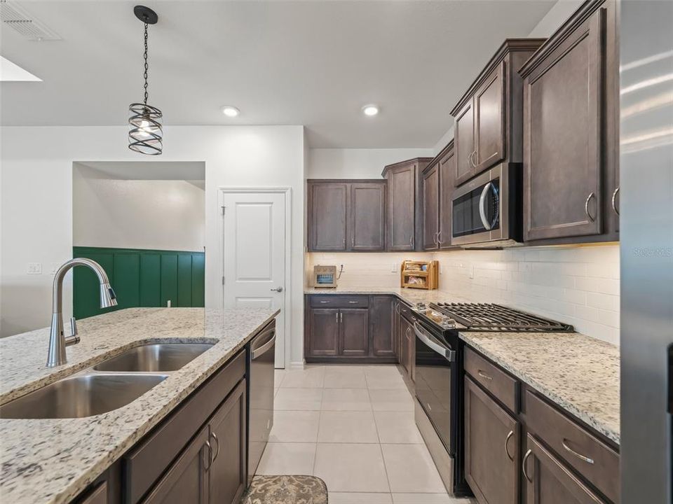 For Sale: $359,900 (4 beds, 2 baths, 1910 Square Feet)