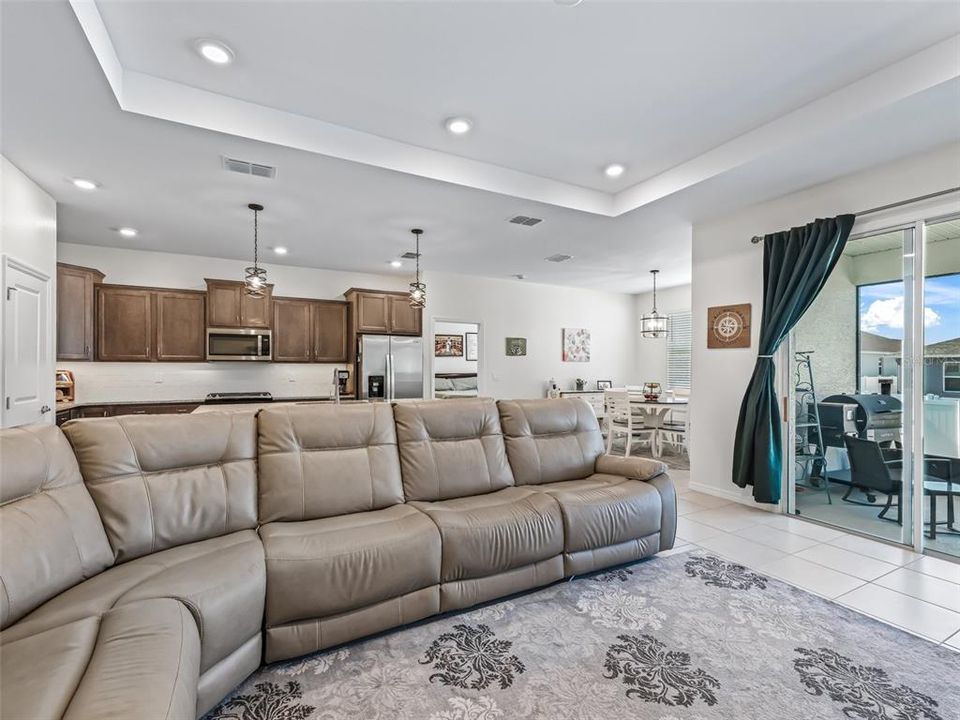 For Sale: $359,900 (4 beds, 2 baths, 1910 Square Feet)