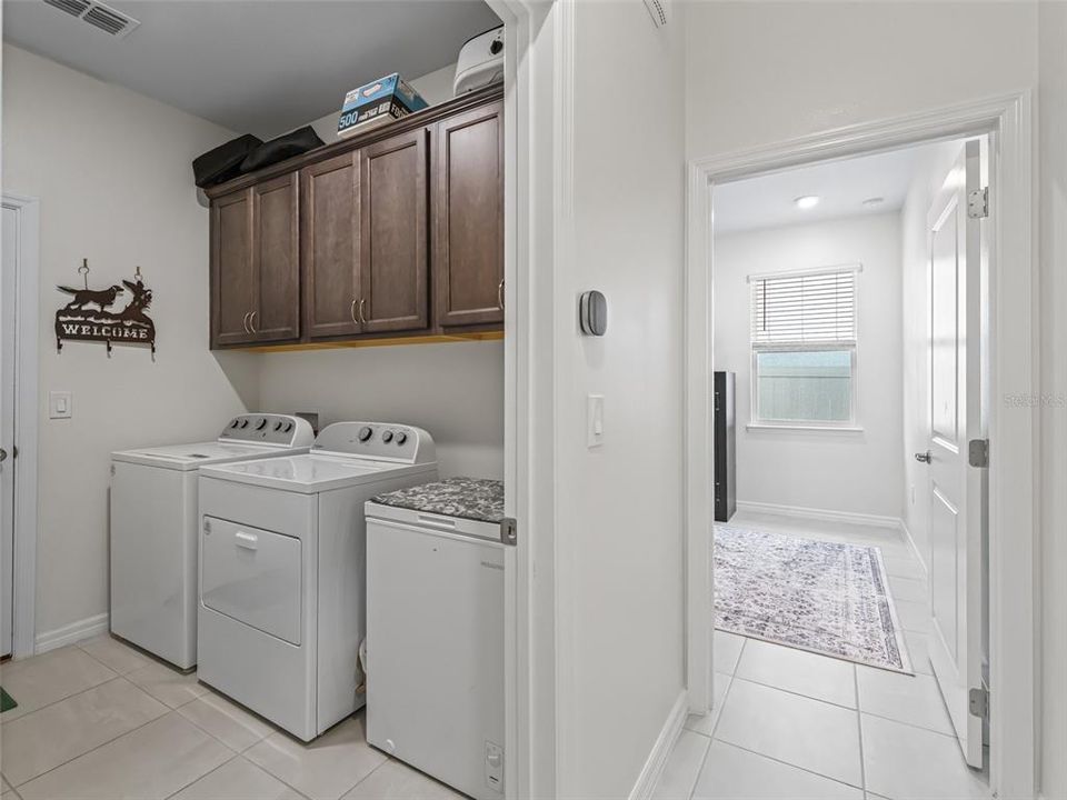 For Sale: $359,900 (4 beds, 2 baths, 1910 Square Feet)