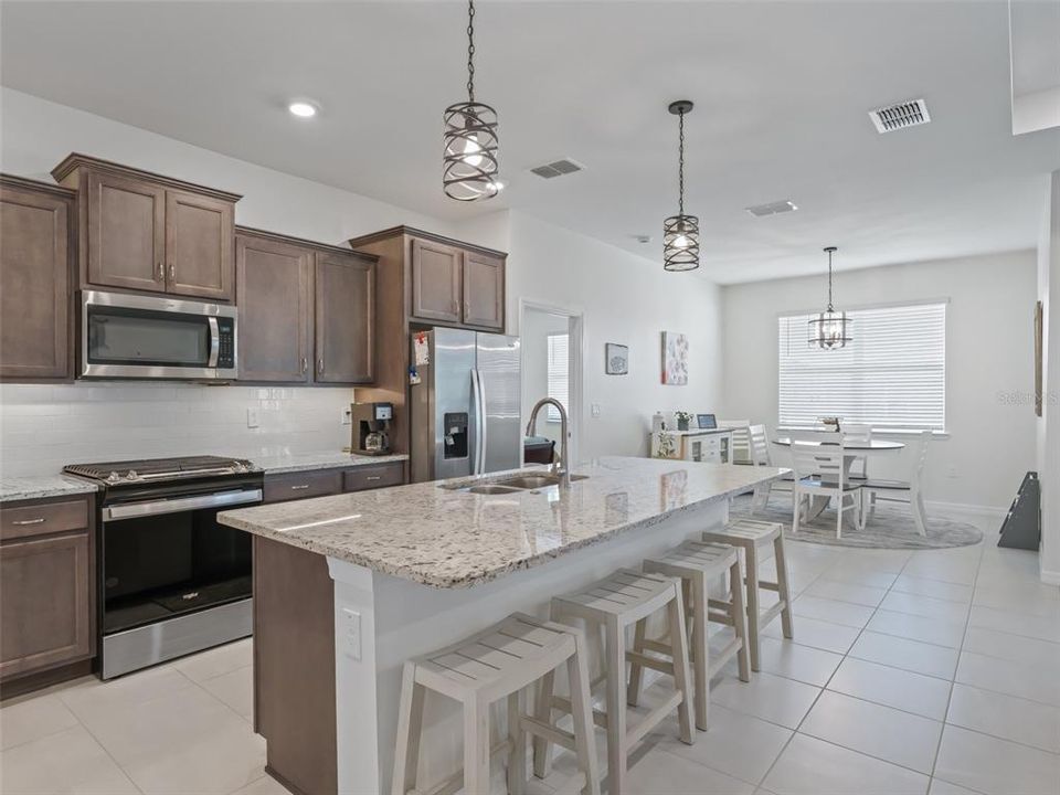 For Sale: $359,900 (4 beds, 2 baths, 1910 Square Feet)
