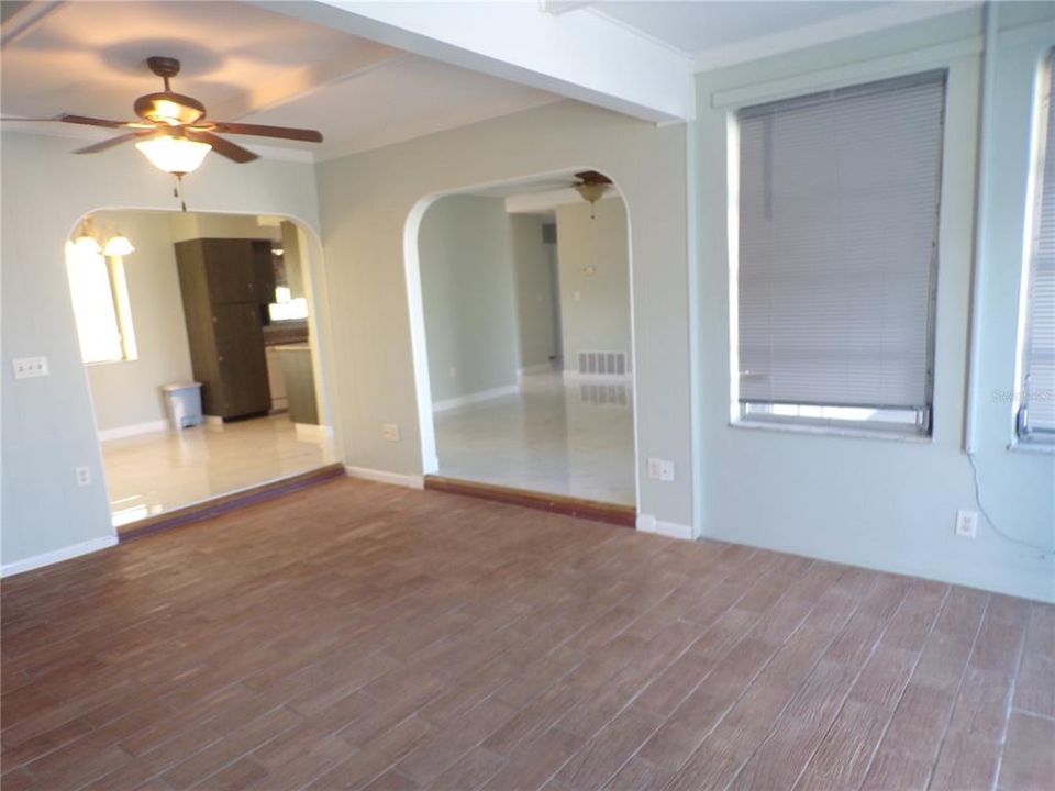 В аренду: $2,150 (3 спален, 2 ванн, 1594 Квадратных фут)