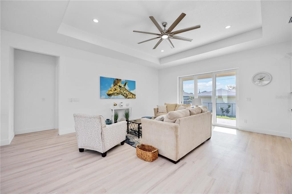 En Venta: $375,000 (3 camas, 2 baños, 1689 Pies cuadrados)