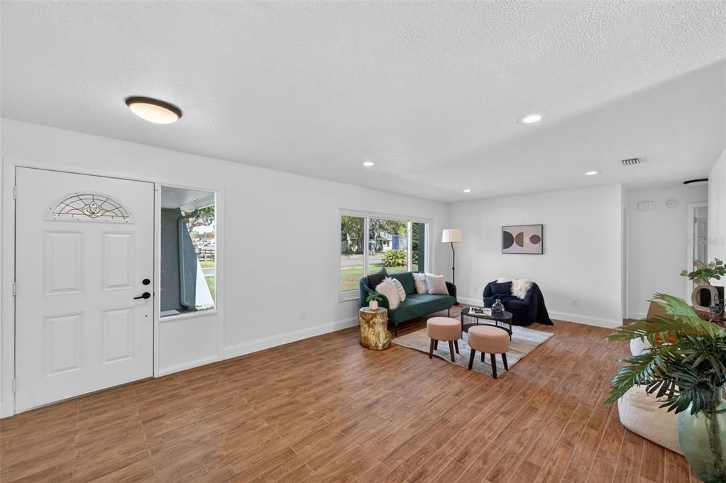 На продажу: $350,000 (3 спален, 2 ванн, 1230 Квадратных фут)