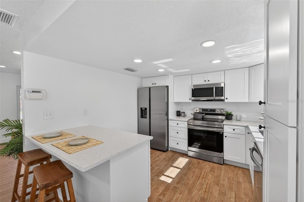 На продажу: $350,000 (3 спален, 2 ванн, 1230 Квадратных фут)