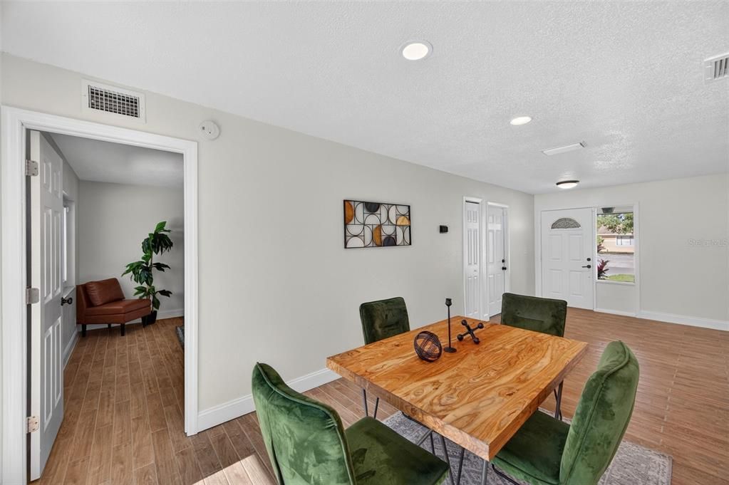 На продажу: $350,000 (3 спален, 2 ванн, 1230 Квадратных фут)