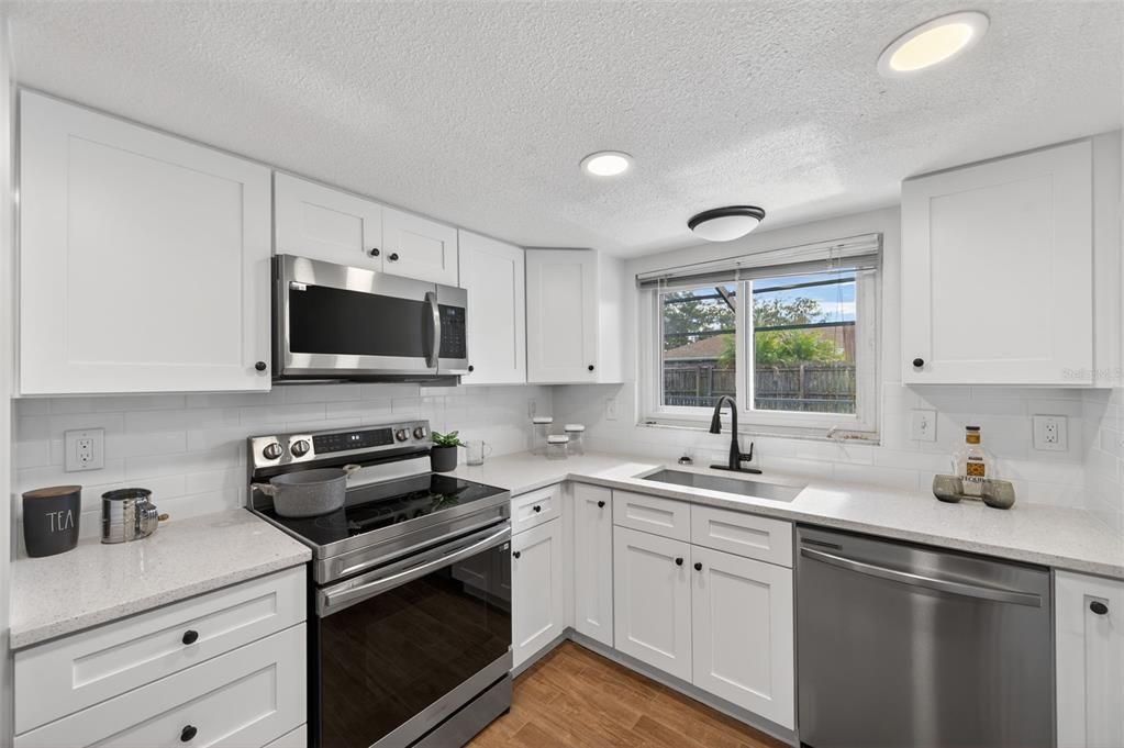 На продажу: $350,000 (3 спален, 2 ванн, 1230 Квадратных фут)